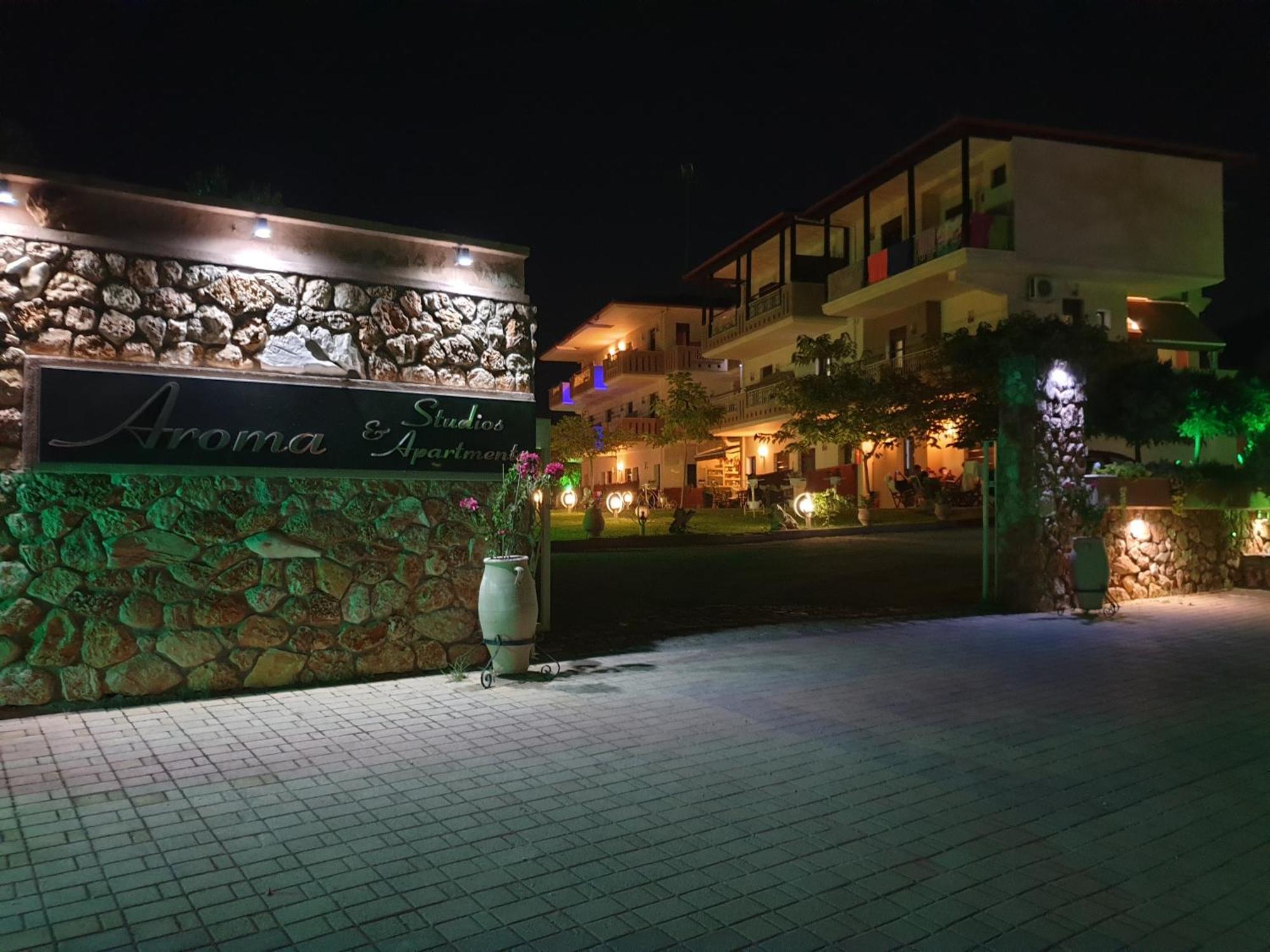 Aroma Studios And Apartments Vourvourou Exterior photo